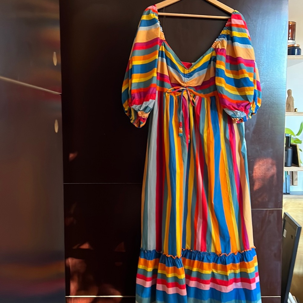 Maxi dress with puff sleeves.